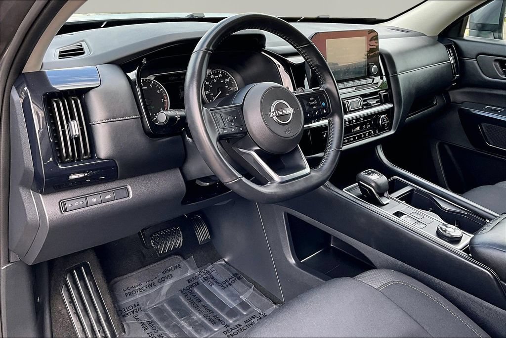 Used 2025 Nissan Pathfinder SV AWD/4WD image 14