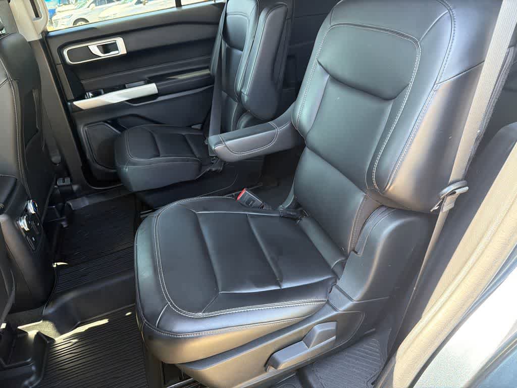 Certified 2022 Ford Explorer XLT w/ Equipment Group 202A AWD/4WD image 17