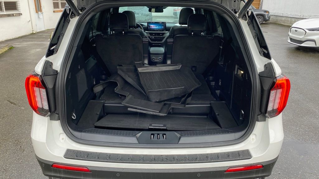 Certified 2025 Ford Explorer ST image 4