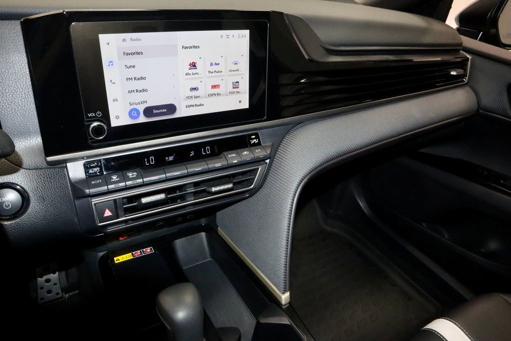 Used 2025 Toyota Camry SE AWD/4WD image 29