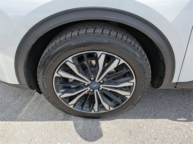 Certified 2022 Ford Escape SE w/ SE Sport Appearance Package image 28