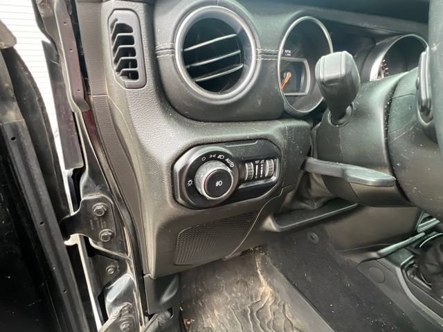 Used 2021 Jeep Wrangler Unlimited Sahara AWD/4WD image 32