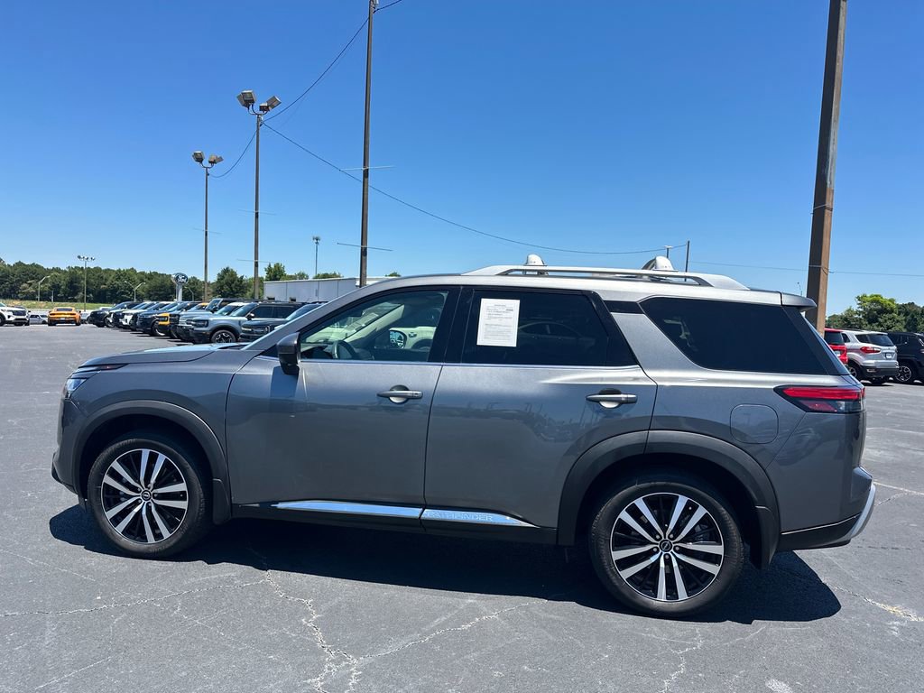 Used 2024 Nissan Pathfinder Platinum FWD image 4