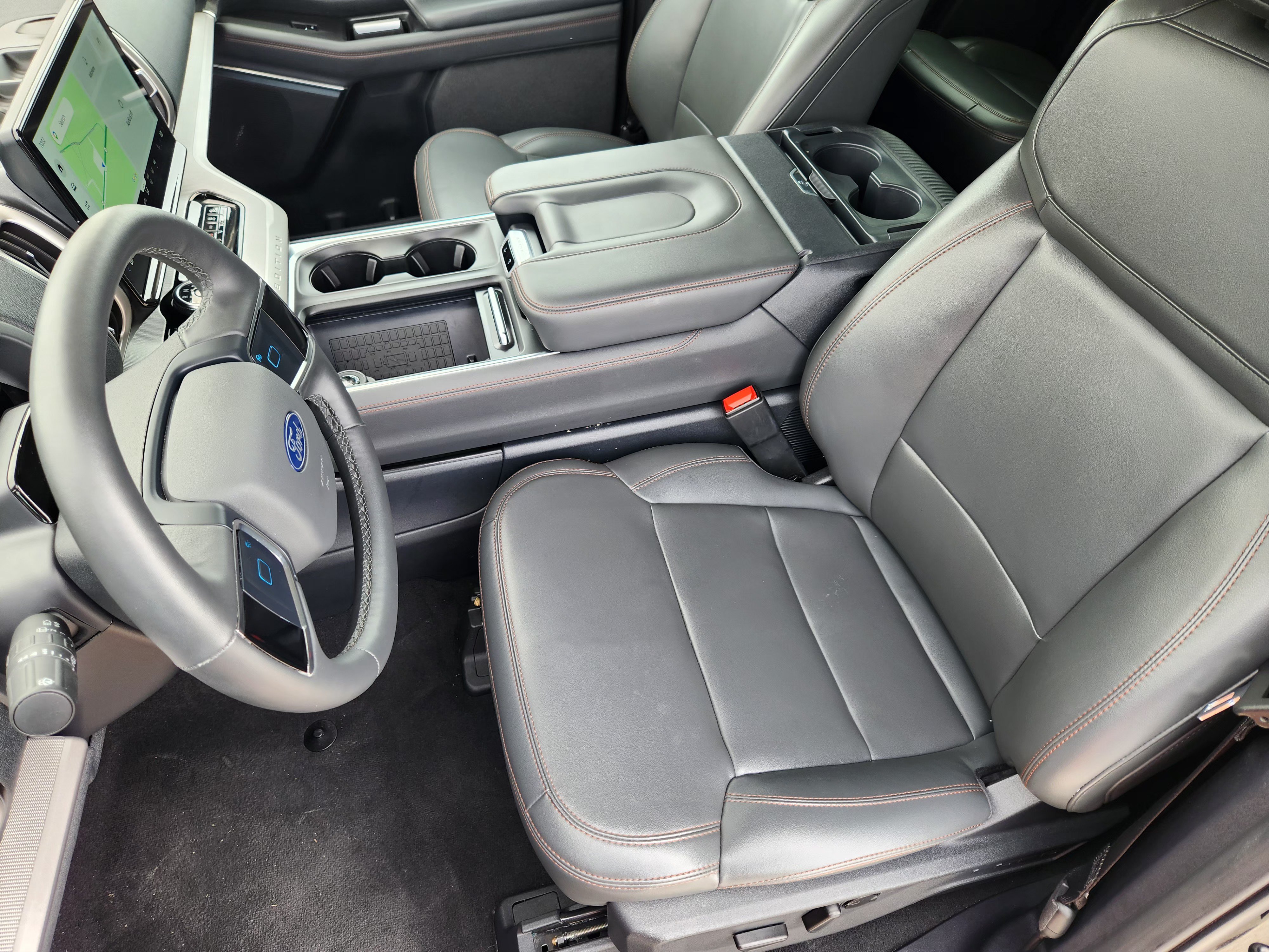 Certified 2025 Ford Expedition Active AWD/4WD image 13