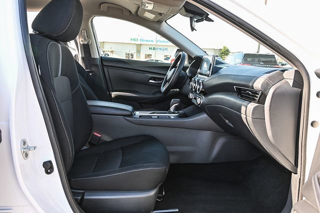 Used 2024 Nissan Sentra SV FWD image 19
