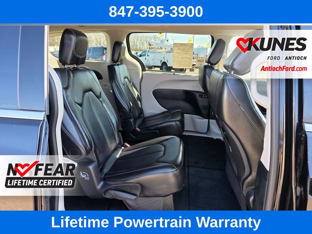 Used 2024 Chrysler Pacifica Touring-L image 27
