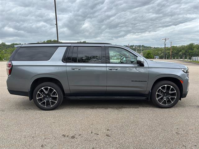Used 2022 Chevrolet Suburban RST w/ Luxury Package AWD/4WD image 5