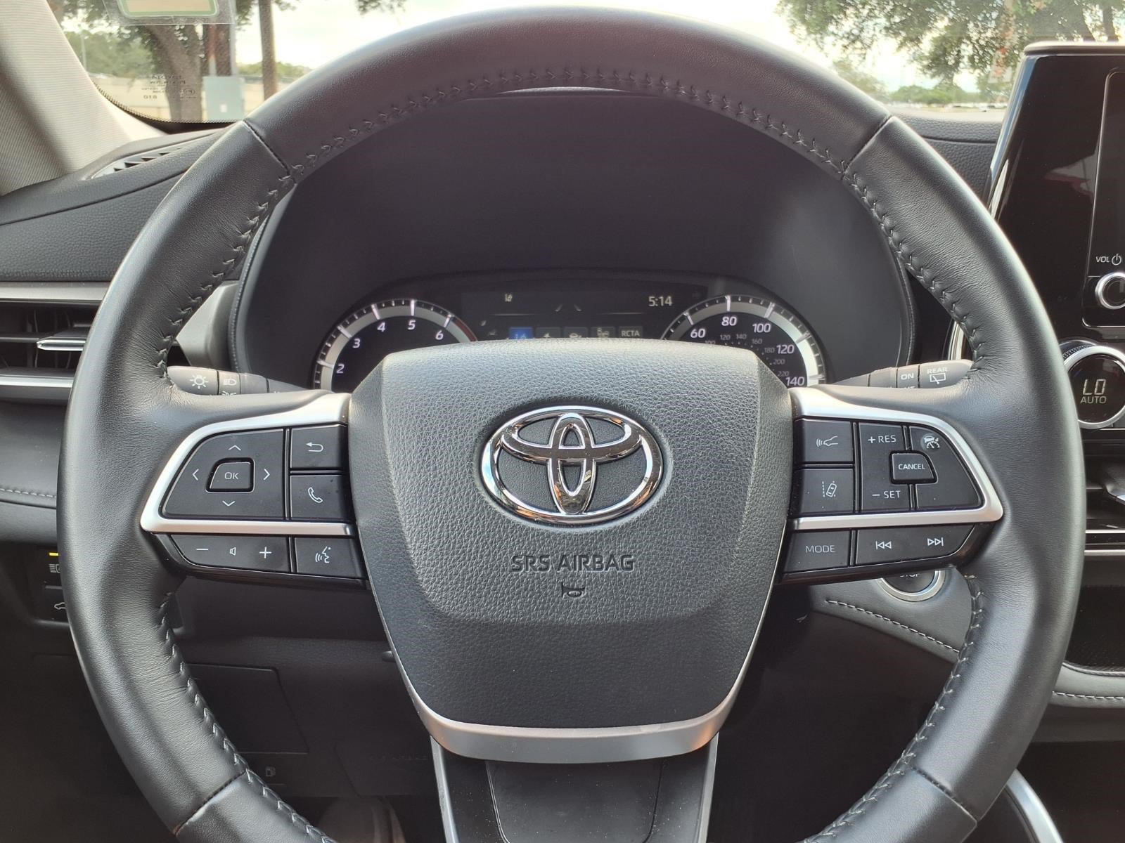 Used 2025 Toyota Highlander LE FWD image 27