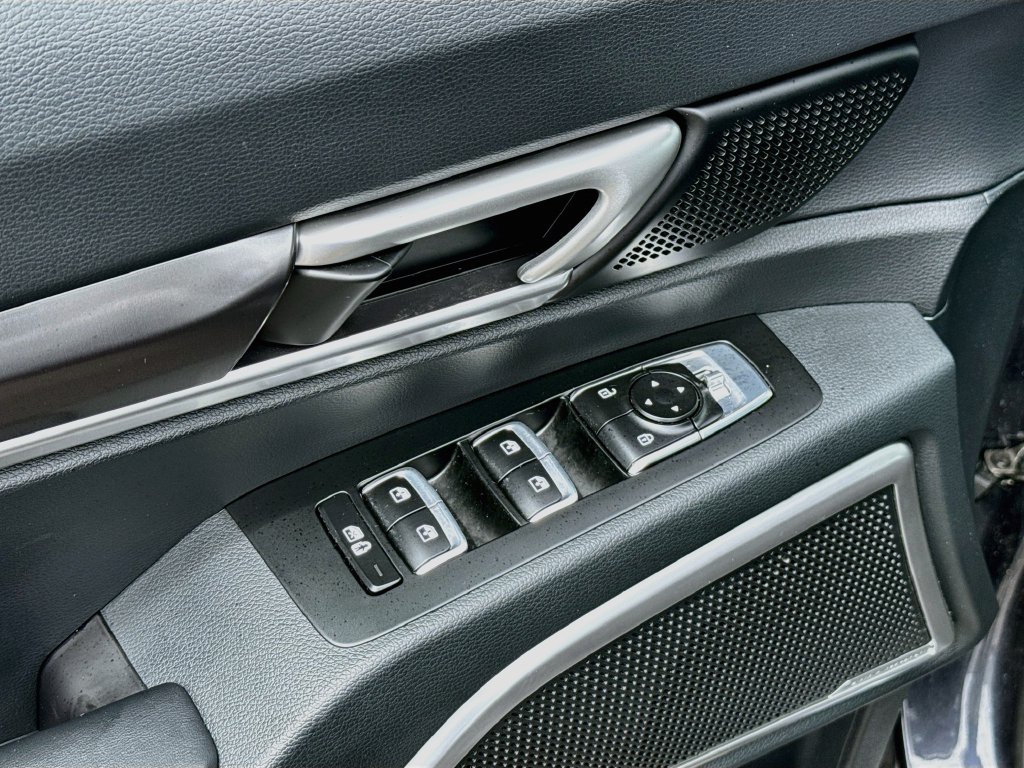 Used 2025 Kia Telluride LX FWD image 18