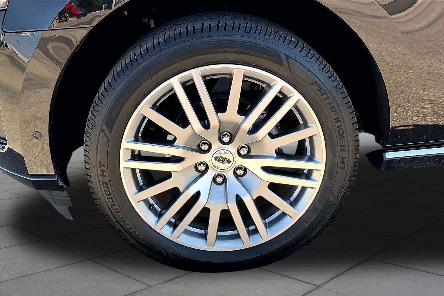Certified 2024 Ford Expedition Platinum AWD/4WD image 11