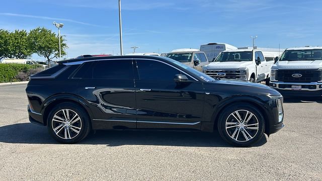 Used 2025 Cadillac Lyriq Luxury image 2