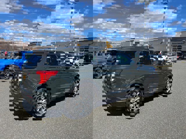 Certified 2023 Ford Explorer Limited w/ Equipment Group 301A image 3