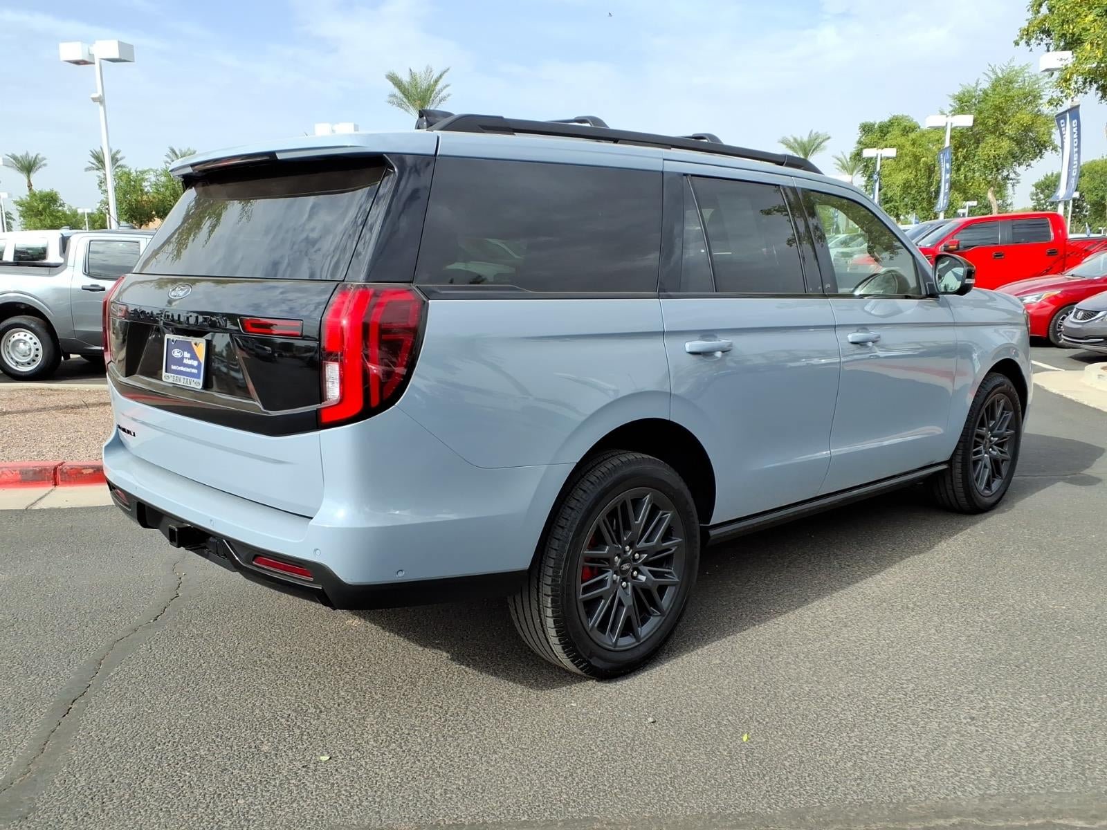 Certified 2025 Ford Expedition Platinum w/ Stealth Performance Package AWD/4WD image 4