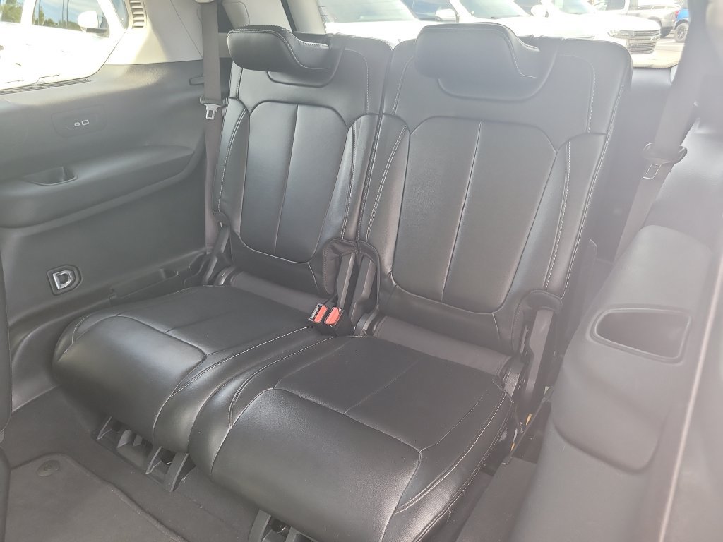Used 2024 Jeep Grand Cherokee L Limited w/ Black Appearance Package RWD image 12