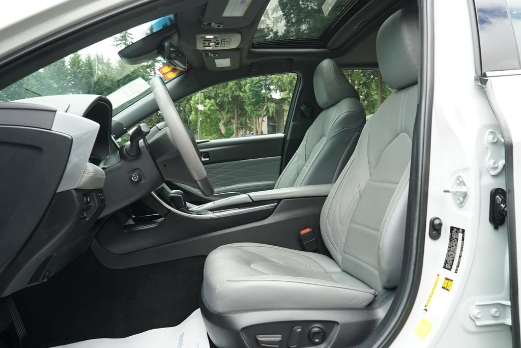 Used 2022 Toyota Avalon Limited w/ Advanced Safety Package FWD image 30