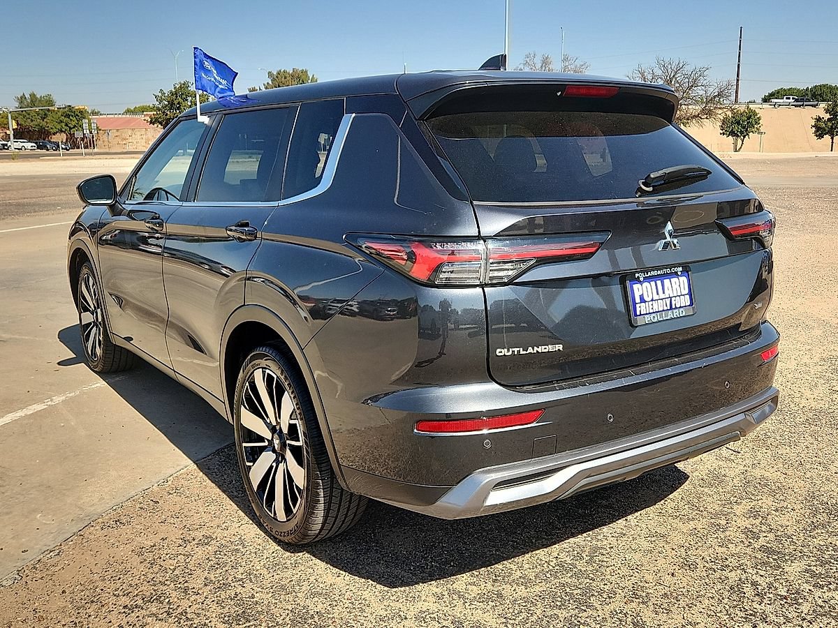 Used 2025 Mitsubishi Outlander SE FWD image 3