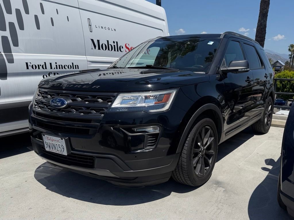 Certified 2018 Ford Explorer XLT FWD image 3