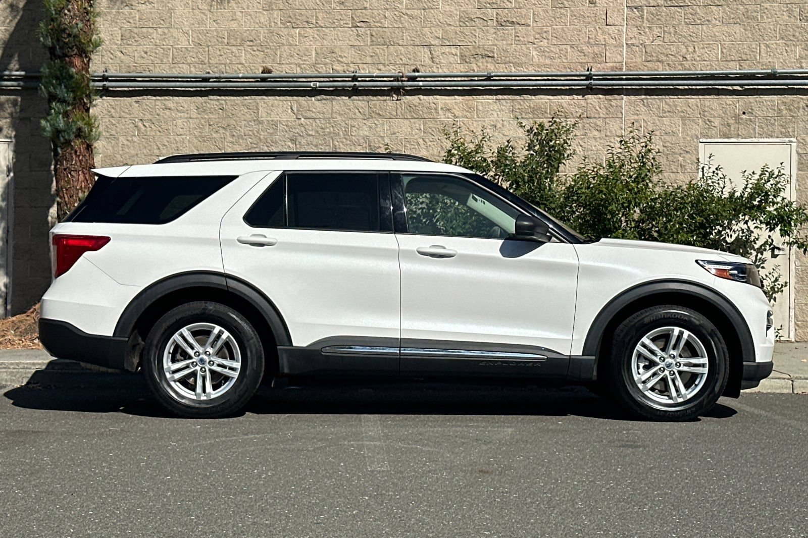 Certified 2023 Ford Explorer XLT w/ Equipment Group 202A RWD image 2