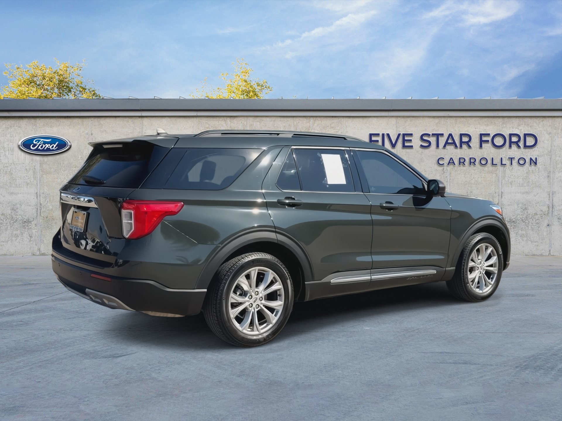 Certified 2024 Ford Explorer XLT w/ Equipment Group 202A RWD image 8