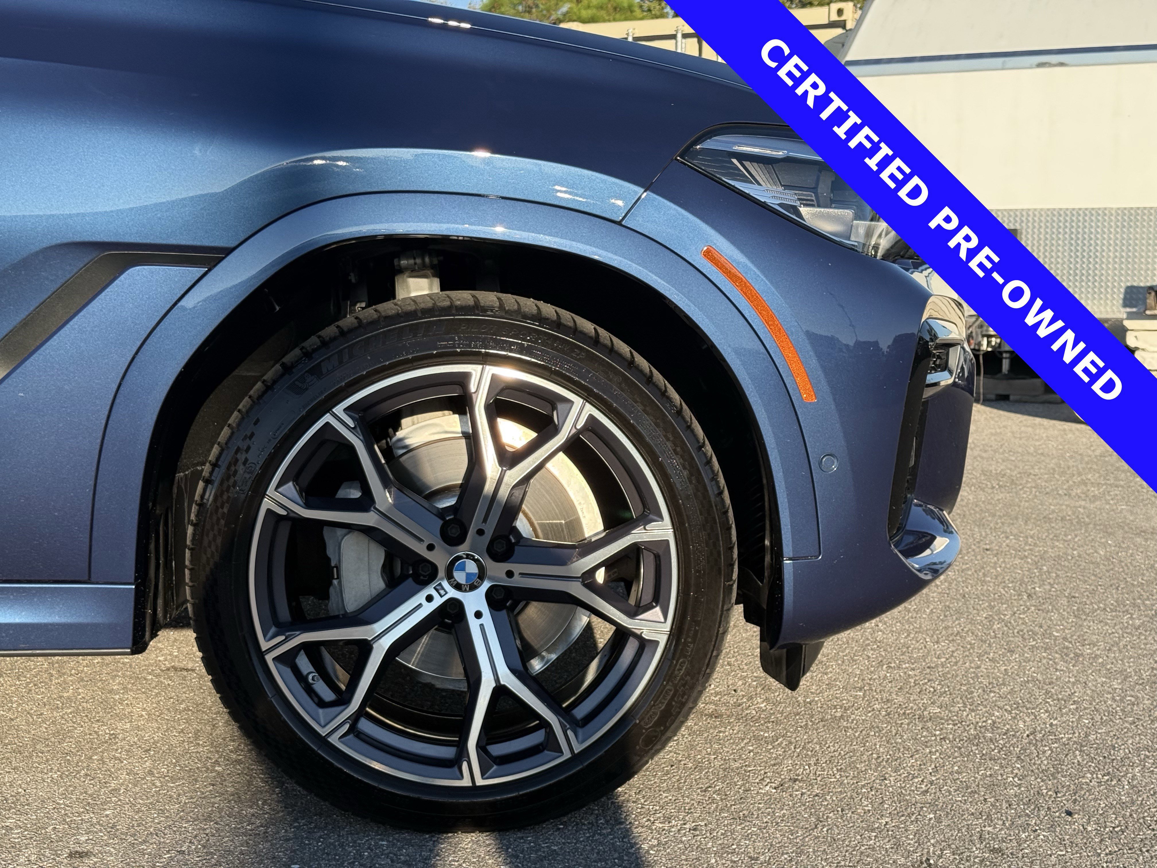 Used 2022 BMW X6 xDrive40i w/ M Sport Package image 11