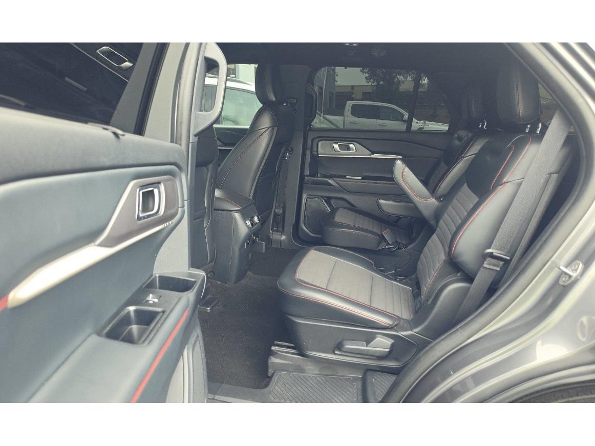 Certified 2025 Ford Explorer ST-Line w/ Premium Package RWD image 6