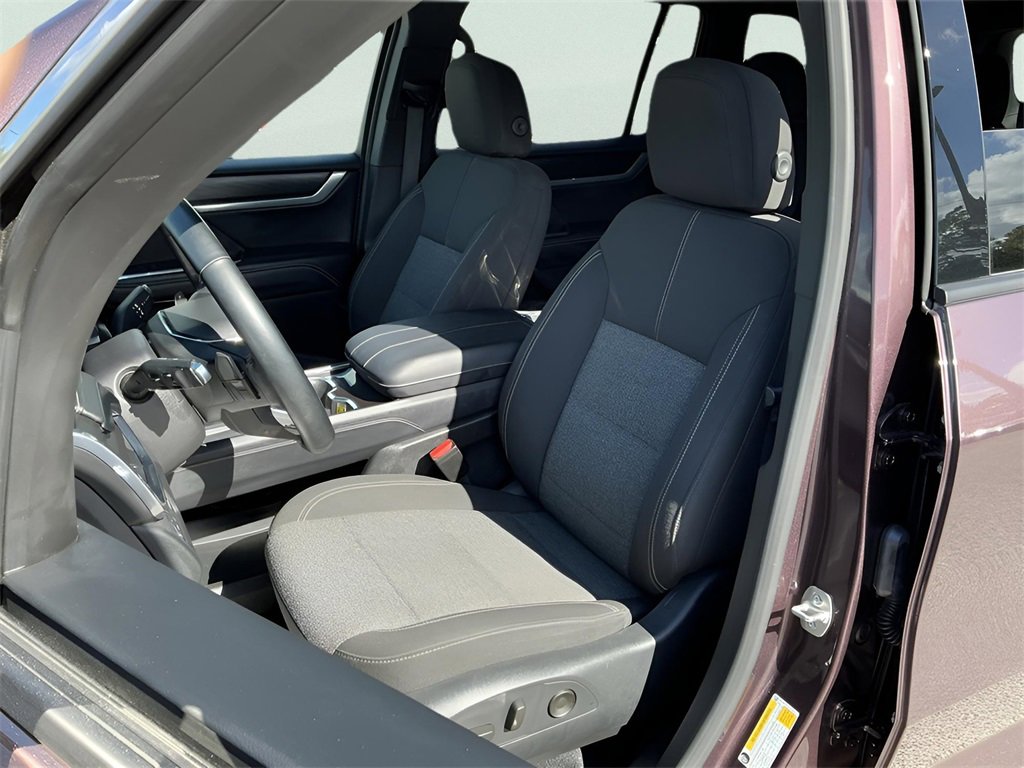 Used 2025 GMC Acadia Elevation image 25