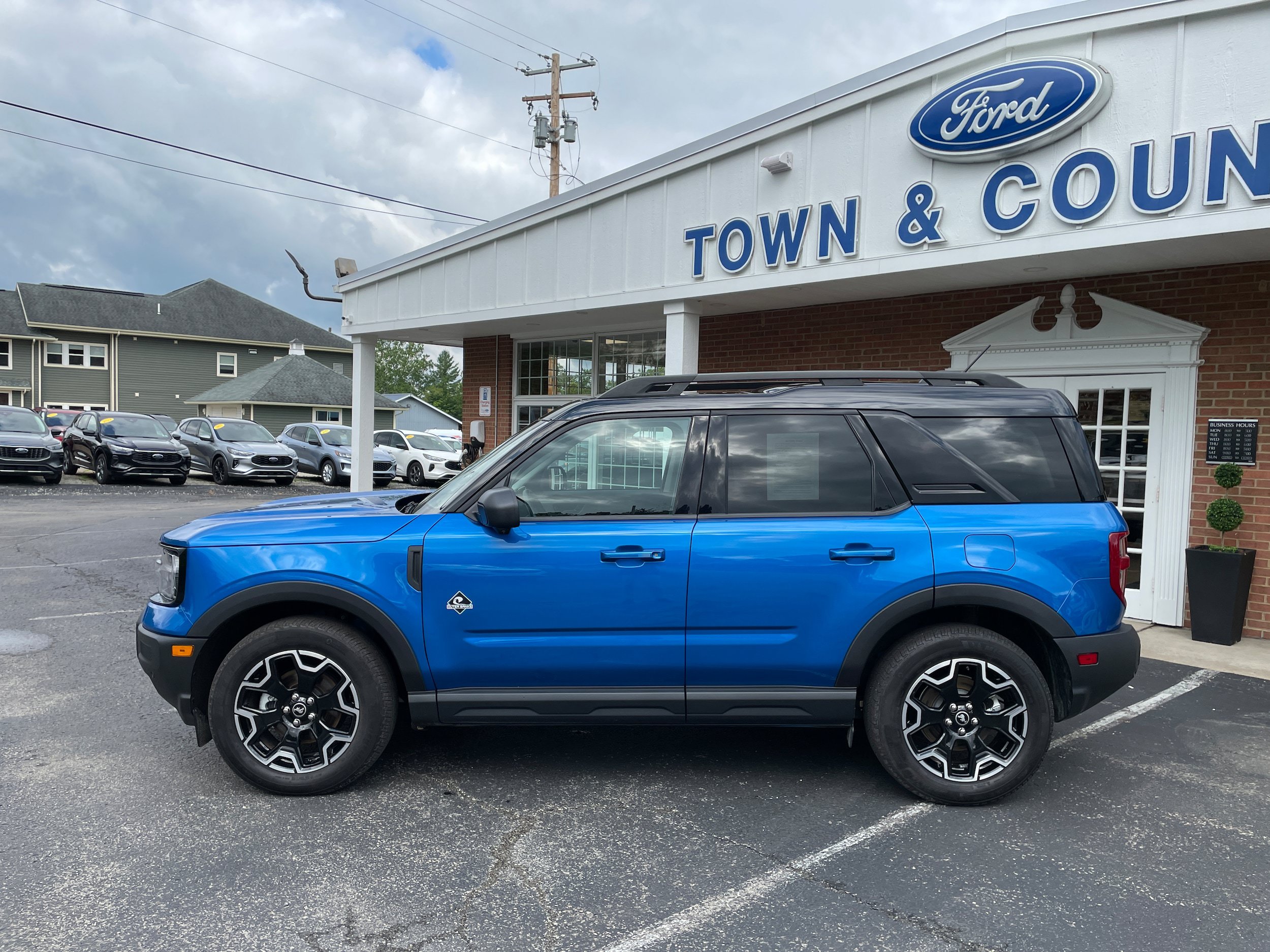 Certified 2025 Ford Bronco Sport Outer Banks w/ Outer Banks Tech Package+ AWD/4WD image 8