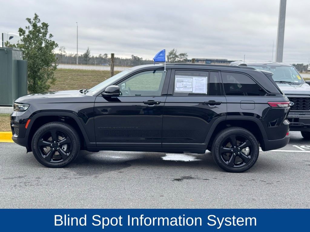 Used 2024 Jeep Grand Cherokee Altitude image 5