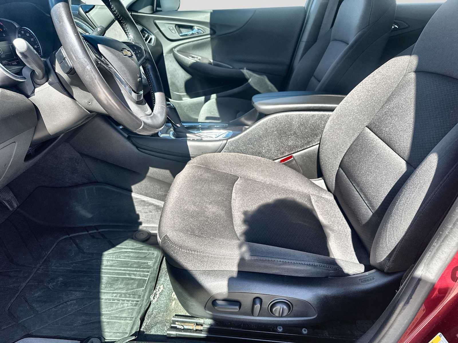 Used 2018 Chevrolet Malibu LT FWD image 15
