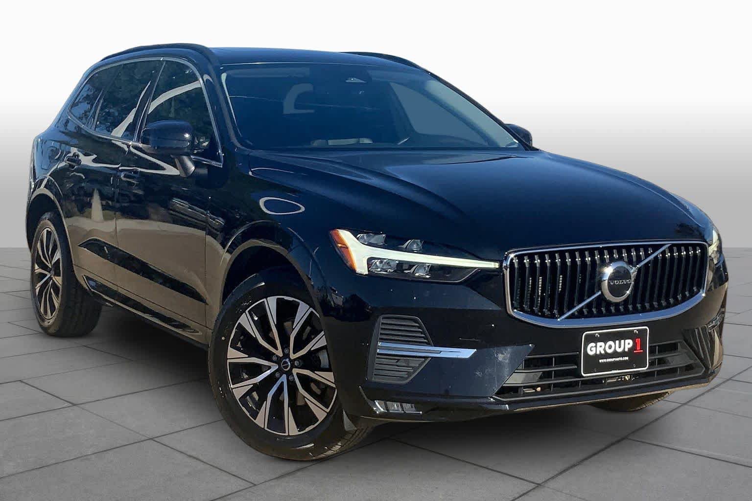 Used 2023 Volvo XC60 B5 Core w/ Climate Package FWD image 3
