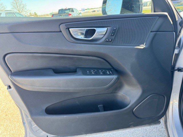 Used 2024 Volvo XC60 B5 Core image 11