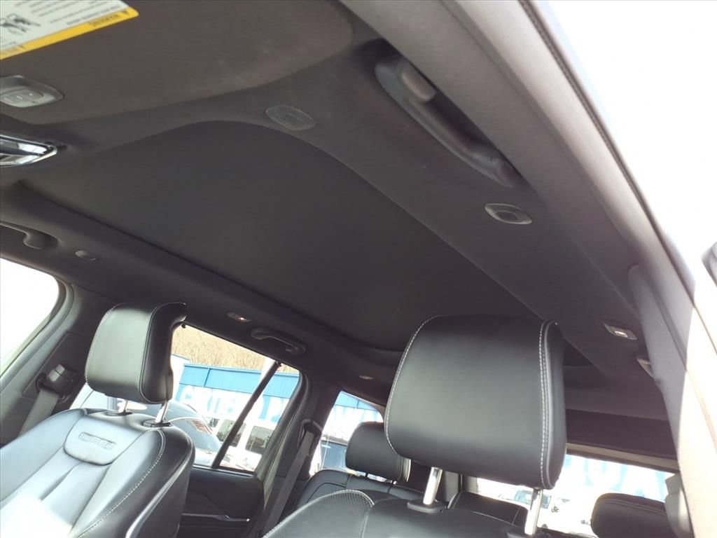 Used 2022 Jeep Grand Cherokee Overland w/ Luxury Tech Group IV image 15