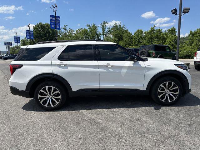 Certified 2025 Ford Explorer ST-Line AWD/4WD image 7
