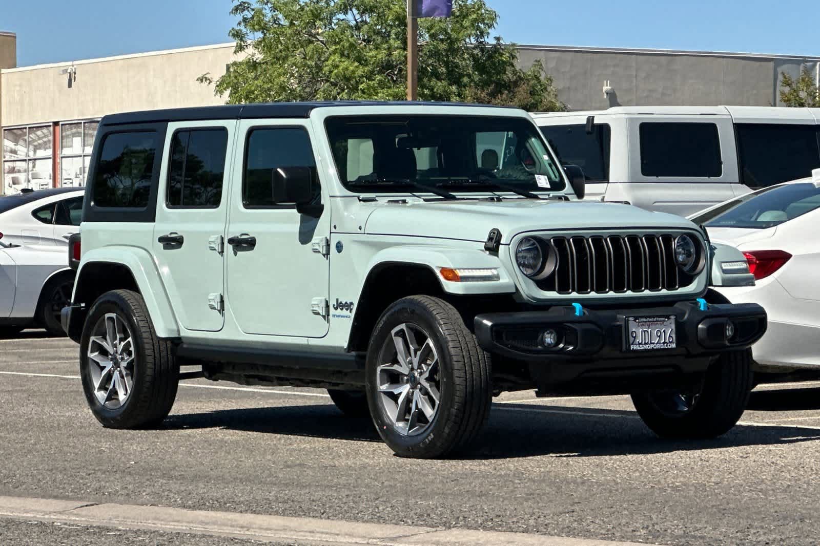 Used 2024 Jeep Wrangler Unlimited AWD/4WD image 9