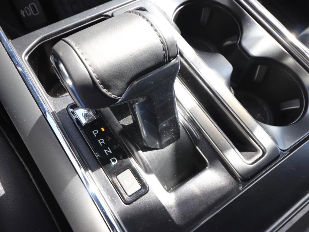 Certified 2025 Ford F150 Lariat w/ Equipment Group 502A High image 23