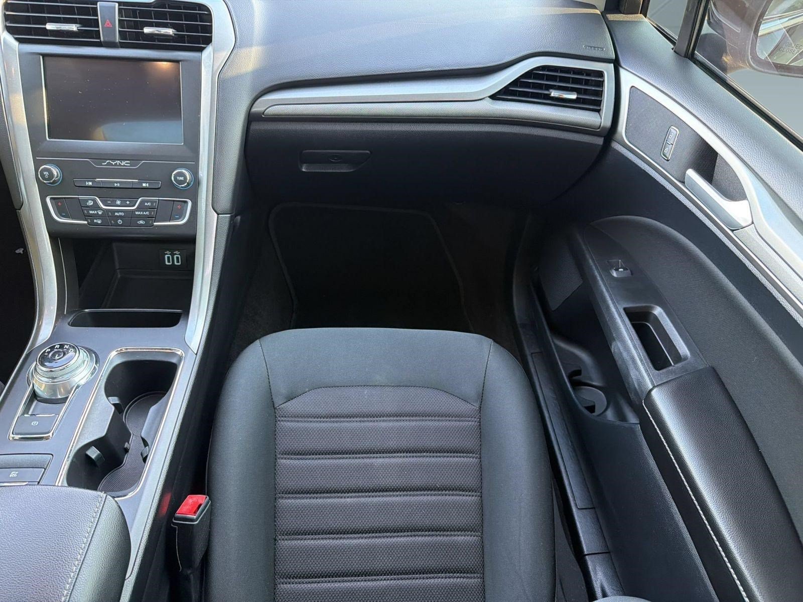 Certified 2020 Ford Fusion SE FWD image 29