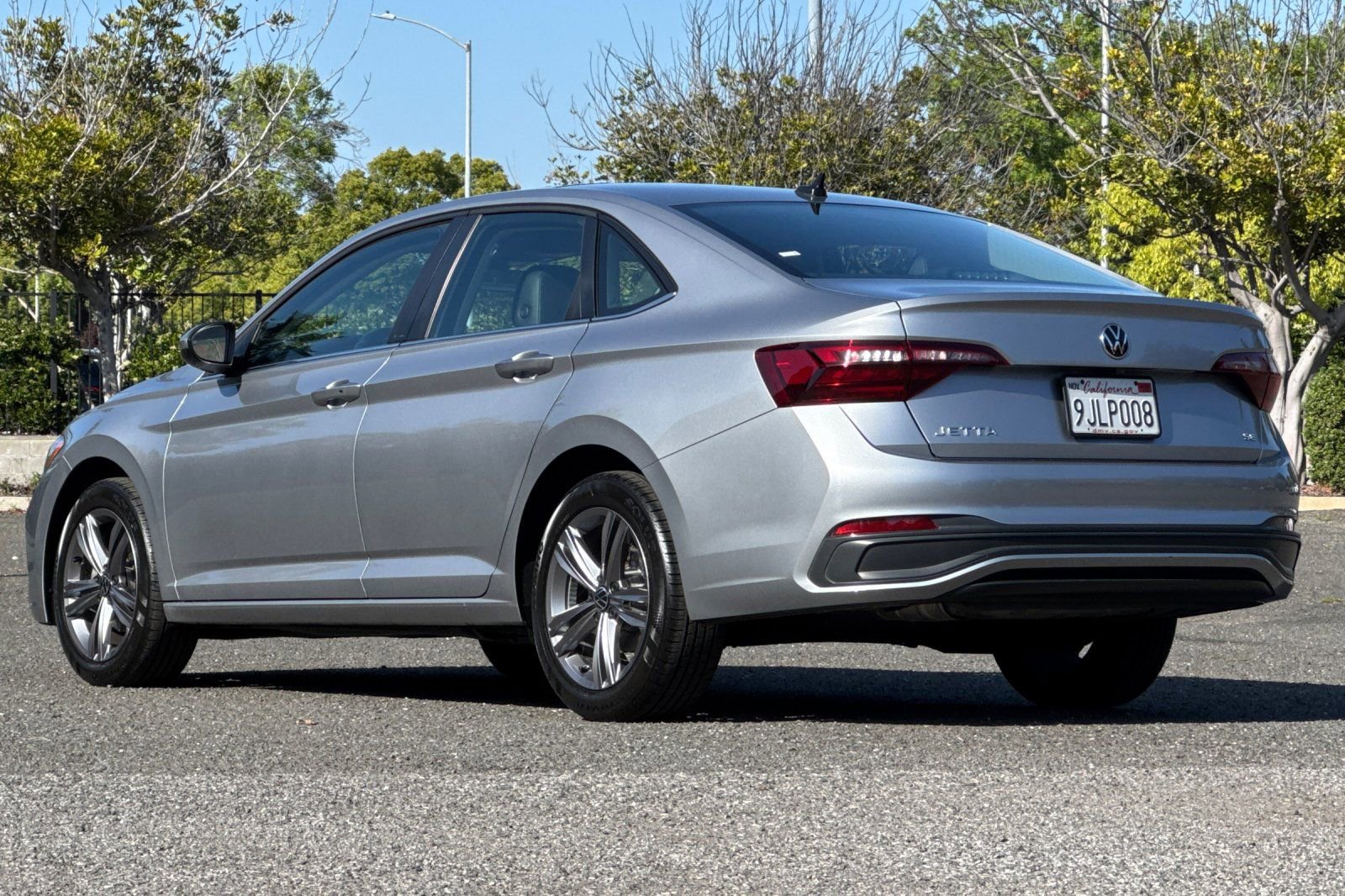 Used 2023 Volkswagen Jetta SE FWD image 5