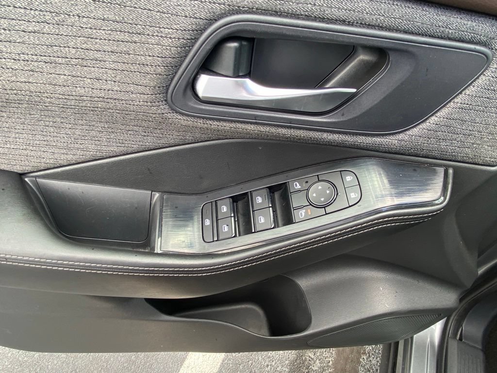 Used 2023 Nissan Rogue SV AWD/4WD image 11