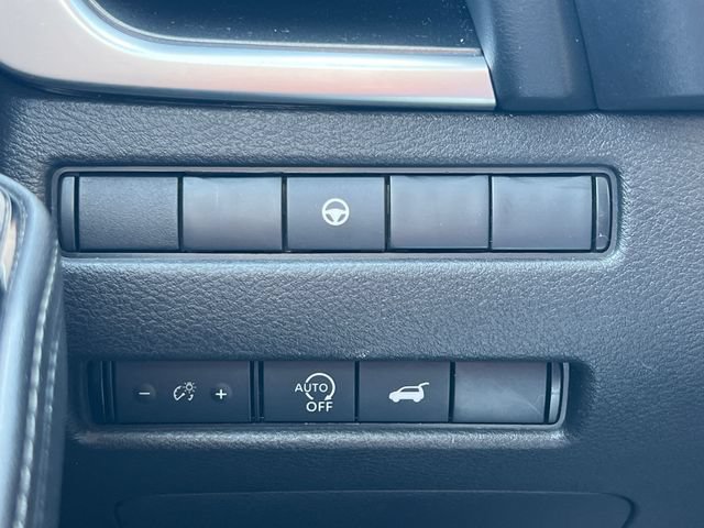 Used 2025 Nissan Rogue SV AWD/4WD image 32