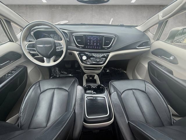 Used 2018 Chrysler Pacifica Limited w/ Tire & Wheel Group FWD image 21