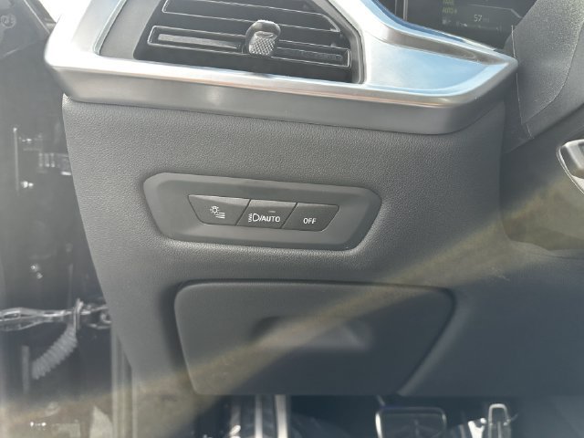 Used 2024 BMW X5 xDrive40i w/ M Sport Package AWD/4WD image 31
