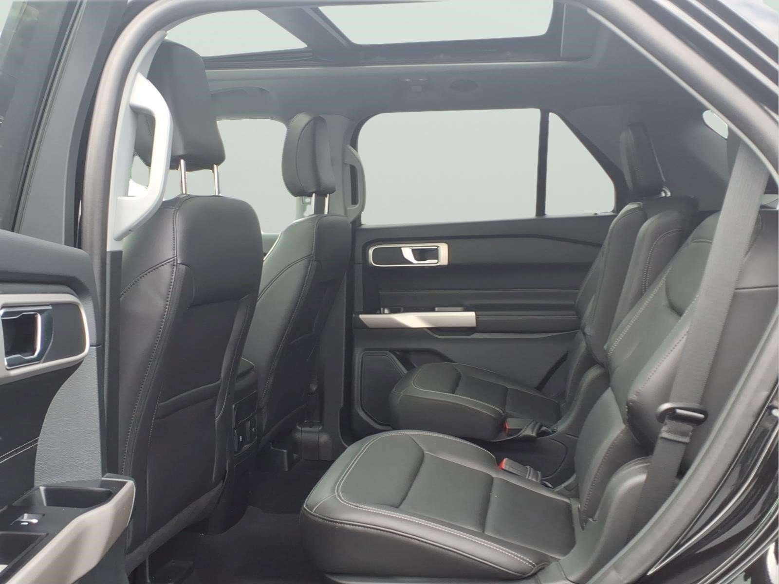Certified 2024 Ford Explorer XLT w/ Equipment Group 202A AWD/4WD image 14