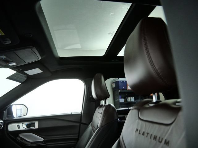 Certified 2021 Ford Explorer Platinum w/ Equipment Group 601A AWD/4WD image 18