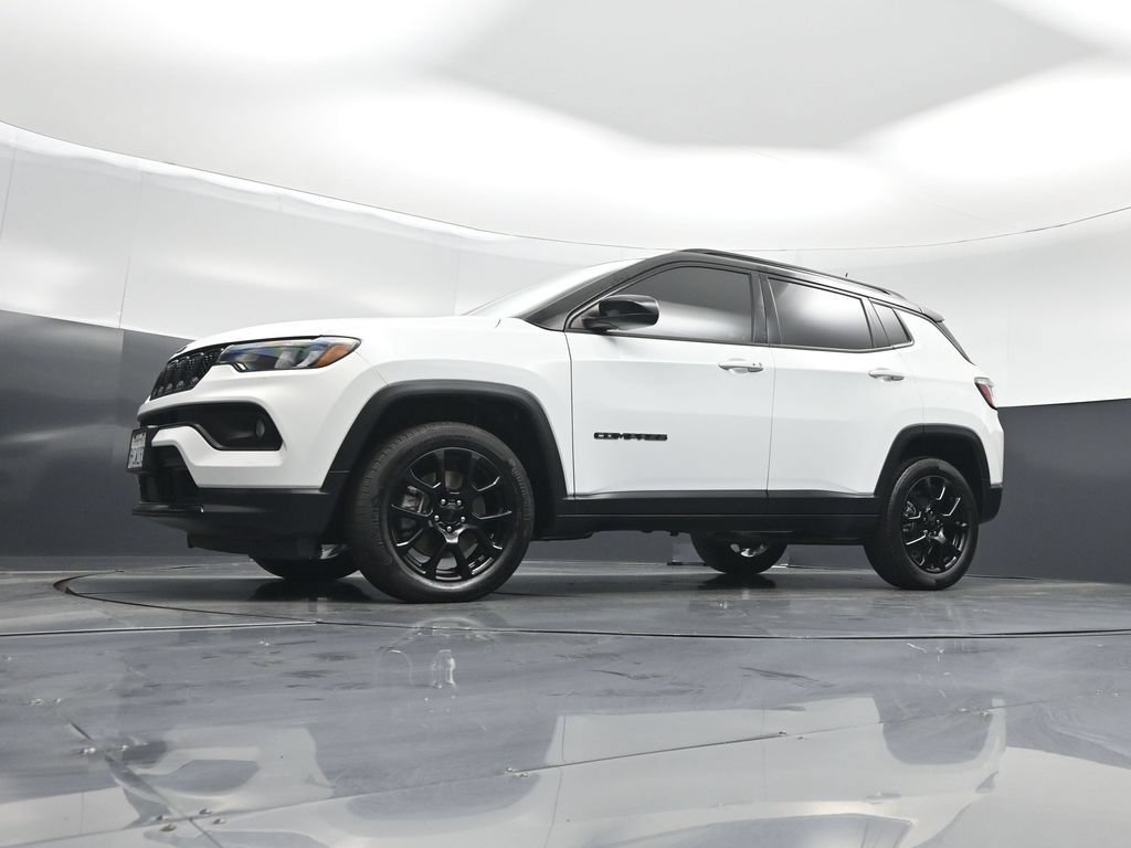 Used 2023 Jeep Compass Latitude AWD/4WD image 40