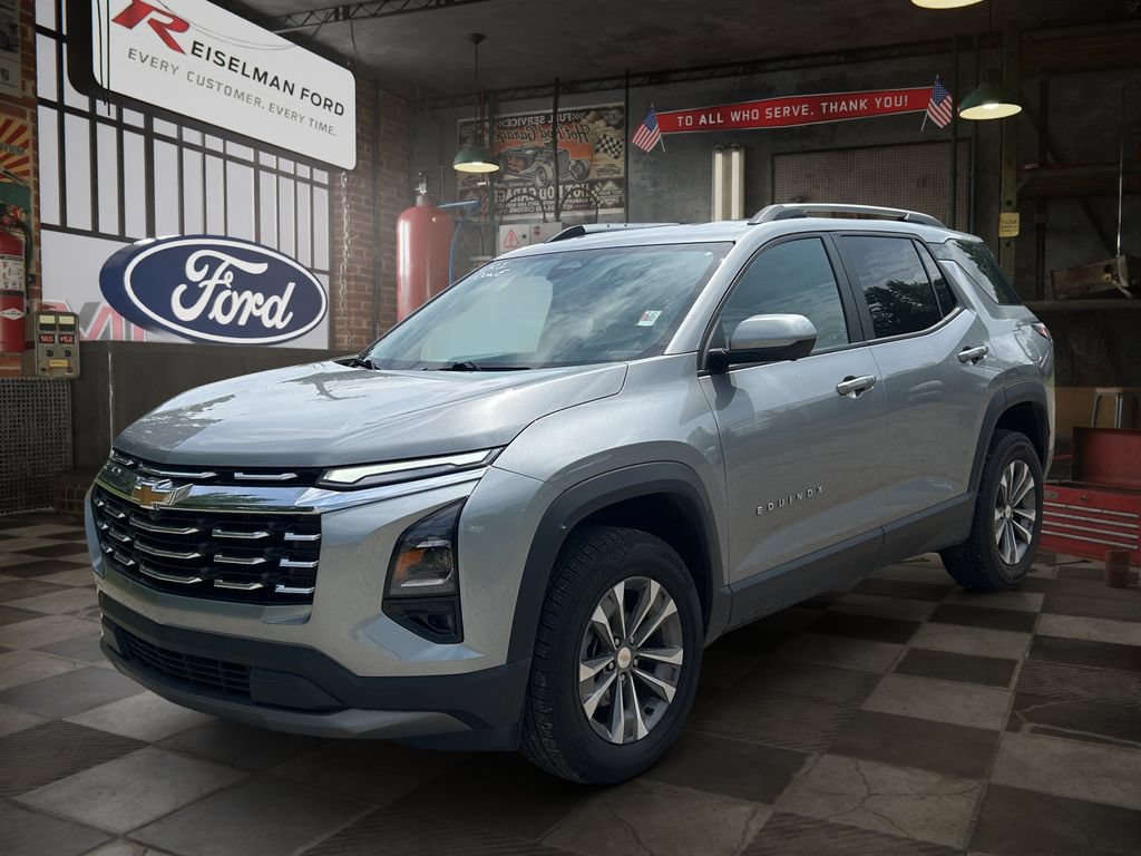 Used 2025 Chevrolet Equinox LT w/ Convenience Package II FWD image 1
