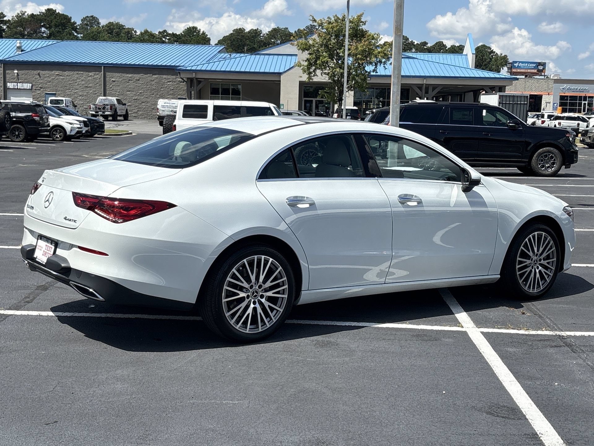 Used 2023 Mercedes-Benz CLA 250 4MATIC w/ Premium Package image 24