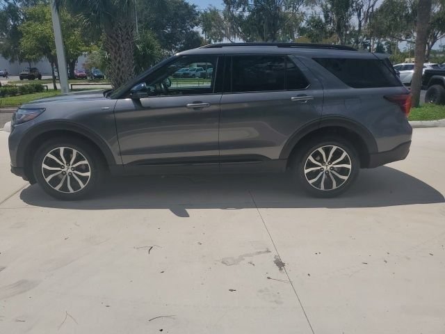 Certified 2025 Ford Explorer ST-Line AWD/4WD image 11