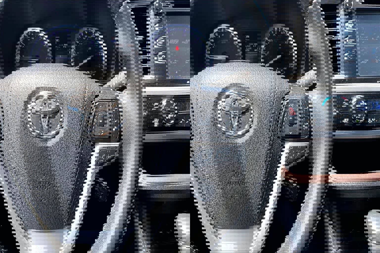 Used 2019 Toyota Highlander XLE FWD image 25