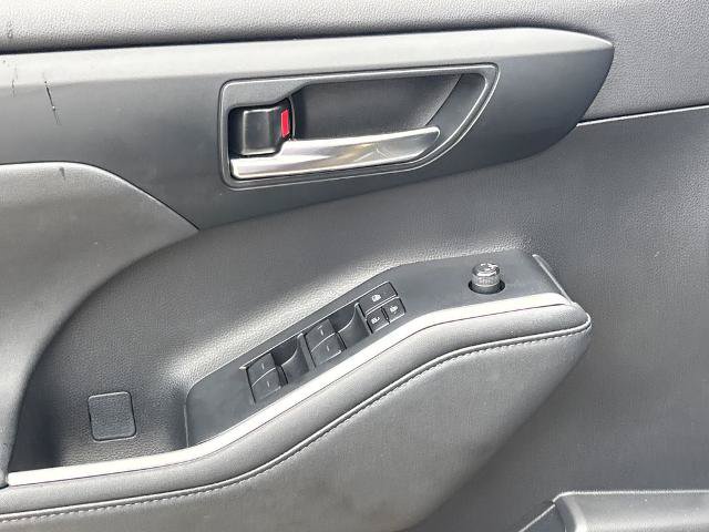 Used 2023 Toyota Highlander XLE FWD image 17