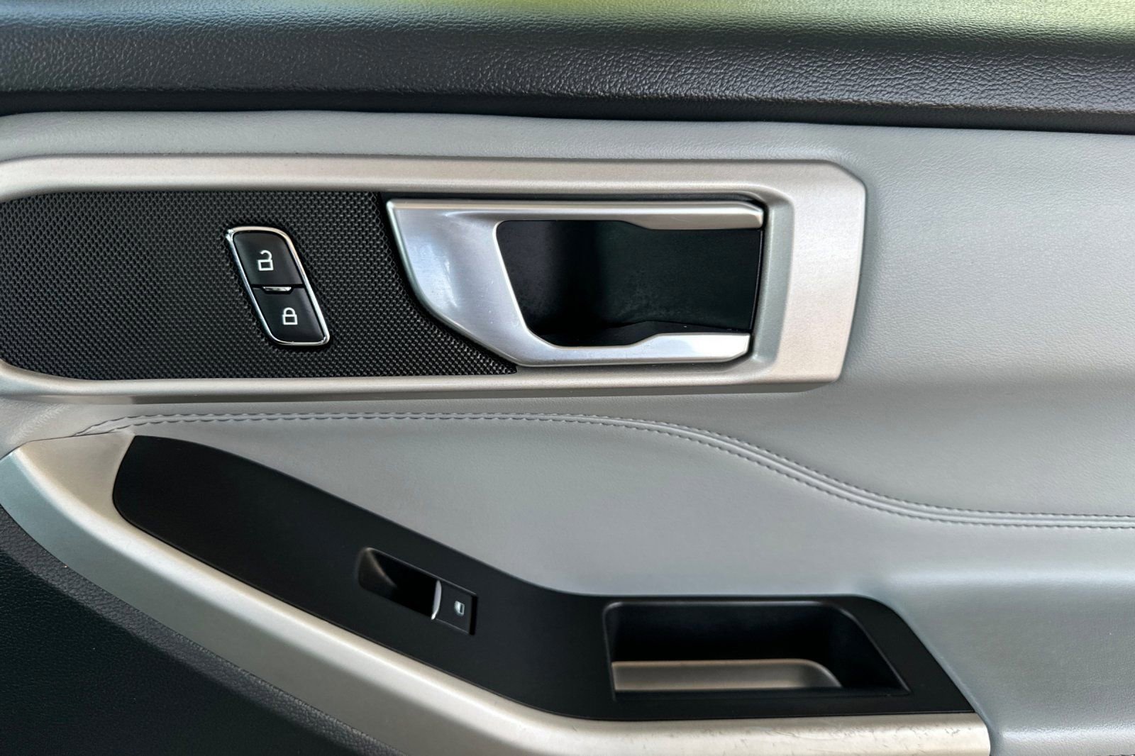 Certified 2022 Ford Explorer XLT w/ Equipment Group 202A image 22